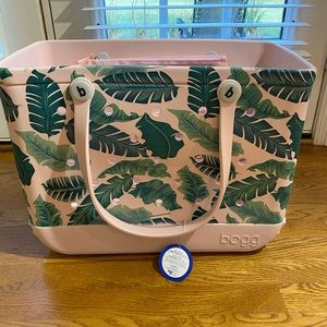 HTF Bogg bag in Palm Print